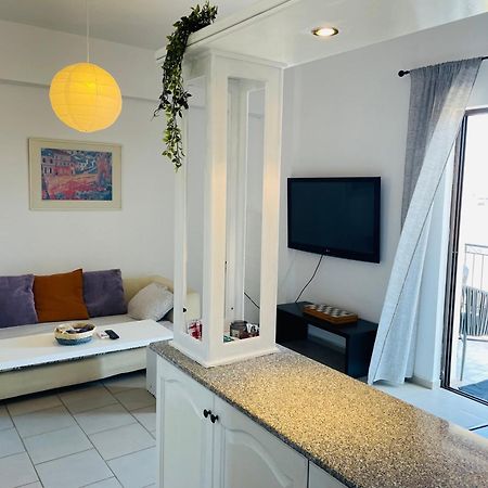 Velis apartment Akráta Buitenkant foto