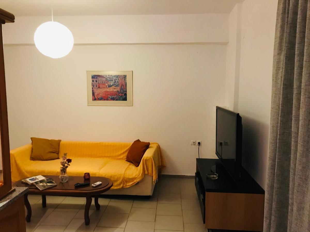 Velis apartment Akráta Buitenkant foto