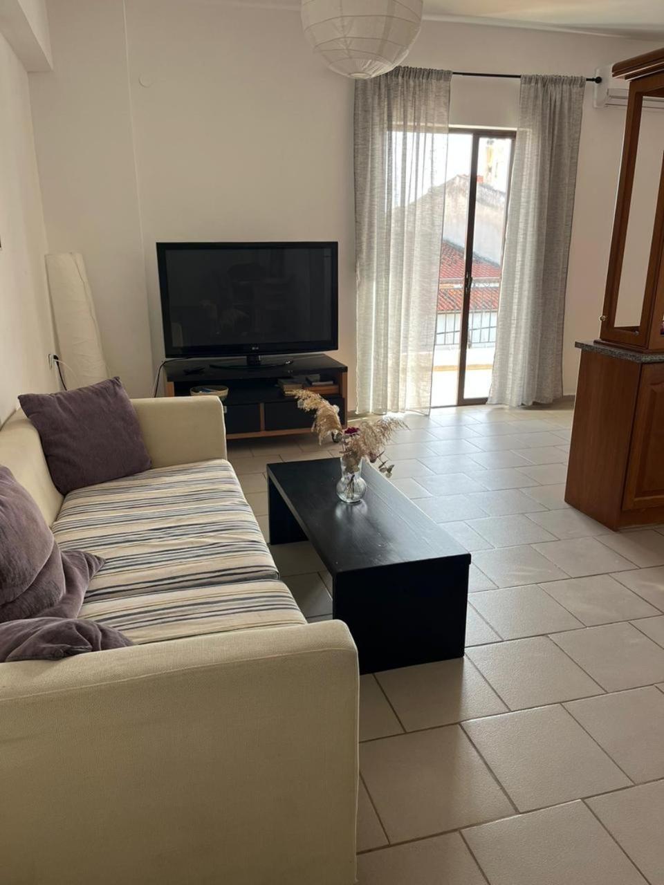 Velis apartment Akráta Buitenkant foto
