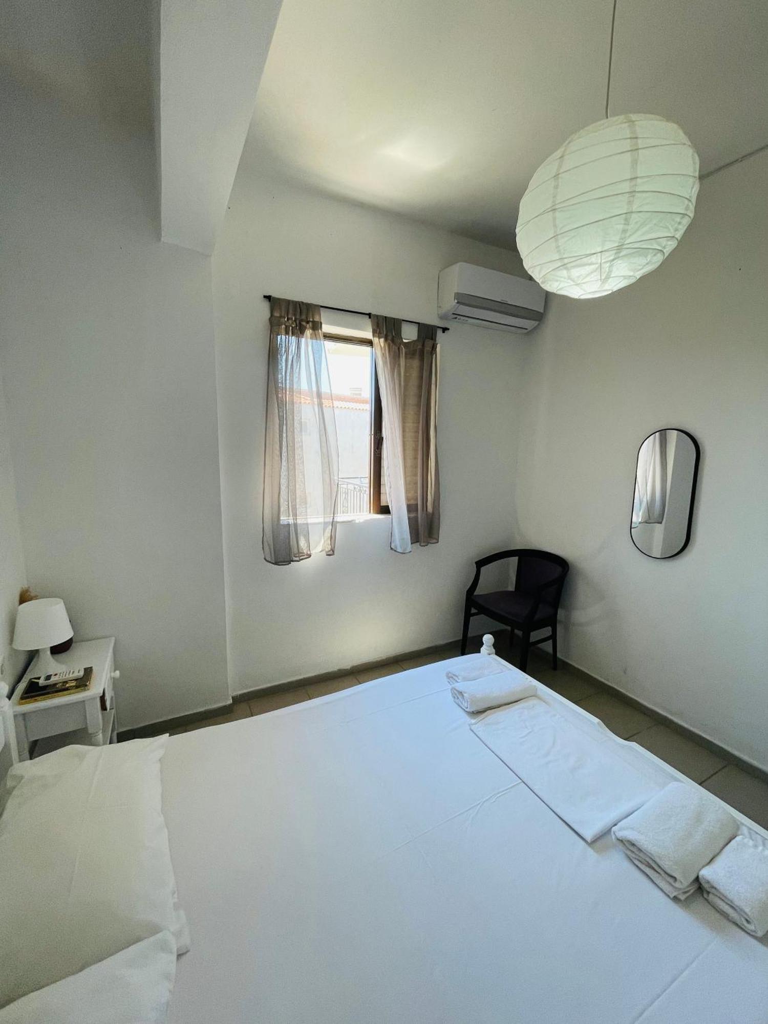 Velis apartment Akráta Buitenkant foto