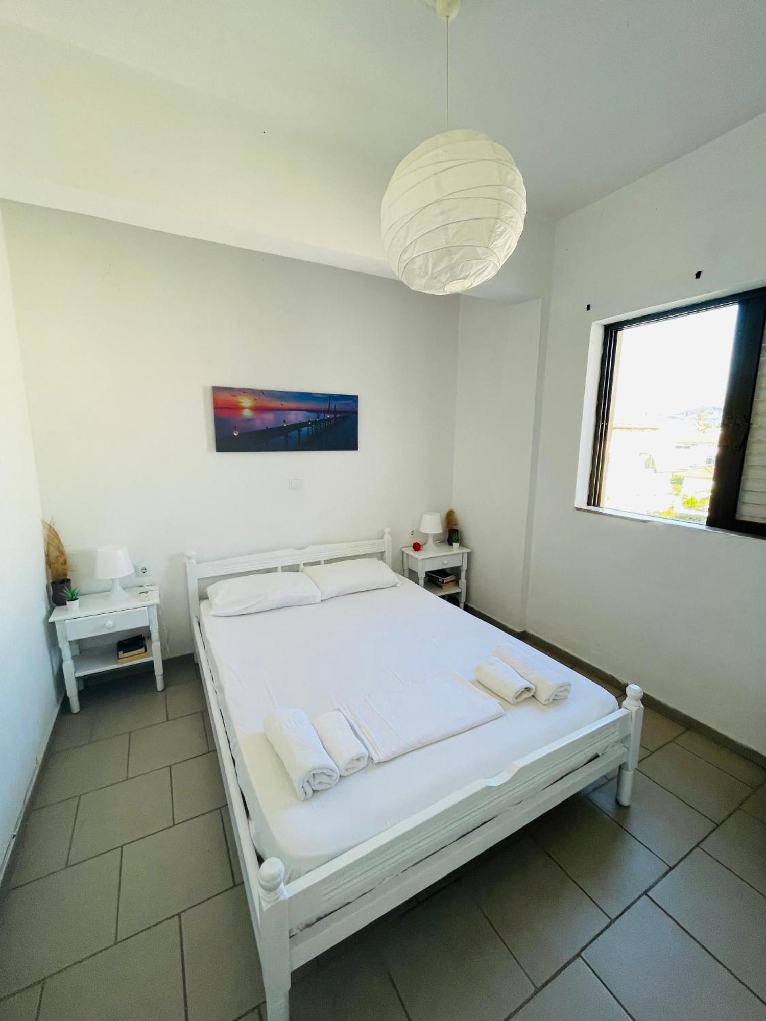 Velis apartment Akráta Buitenkant foto
